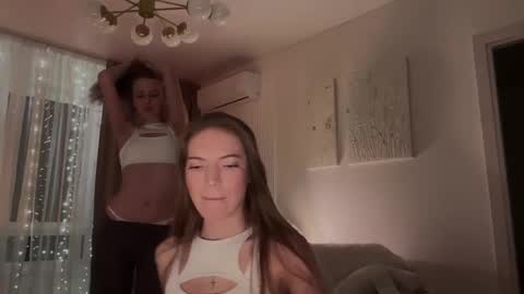 Snapshot of shiningstarrr chatting on December 27, 2024, 5:37 pm Nika online show from December 27, 2024, 5:37 pm