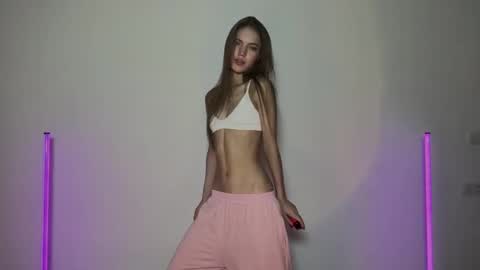 Snapshot of shiningstarrr chatting on December 28, 2024, 3:37 am Nika online show from December 28, 2024, 3:37 am