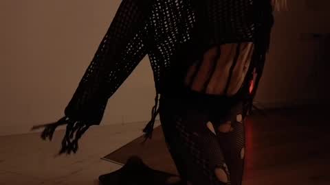 Snapshot of shiningstarrr chatting on January 3, 2025, 12:43 am Nika online show from January 3, 2025, 12:43 am