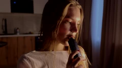 Snapshot of shiningstarrr chatting on January 5, 2025, 10:53 am Nika online show from January 5, 2025, 10:53 am