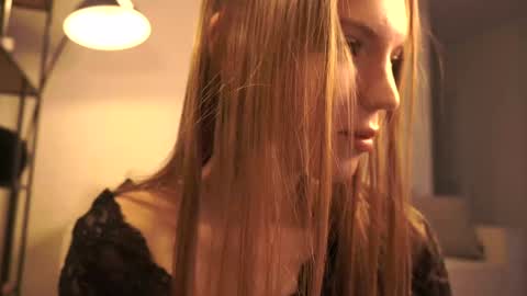 Snapshot of shiningstarrr chatting on January 6, 2025, 5:06 pm Nika online show from January 6, 2025, 5:06 pm