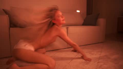 Snapshot of shiningstarrr chatting on January 21, 2025, 11:02 pm Nika online show from January 21, 2025, 11:02 pm