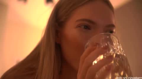 Snapshot of shiningstarrr chatting on February 26, 2025, 4:14 am Nika online show from February 26, 2025, 4:14 am