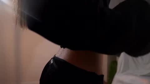 Snapshot of shiningstarrr chatting on September 11, 2025, 12:11 am Nika online show from September 11, 2025, 12:11 am