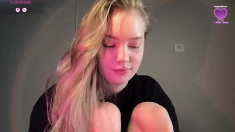 shiny_bunny1 online show from March 3, 2026, 1:23 am