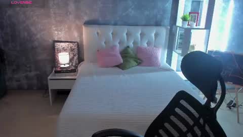 Snapshot of shiny_lisss chatting on June 15, 2026, 1:30 am Lisa online show from June 15, 2026, 1:30 am
