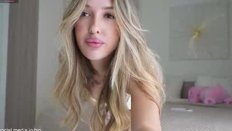 Snapshot of shinyways chatting on November 10, 2025, 1:37 am Melissa online show from November 10, 2025, 1:37 am