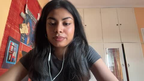 Snapshot of shirleendurrah chatting on April 4, 2026, 2:14 pm Karin online show from April 4, 2026, 2:14 pm