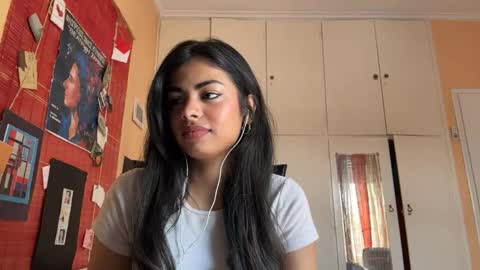 Snapshot of shirleendurrah chatting on April 14, 2026, 9:26 am Karin online show from April 14, 2026, 9:26 am