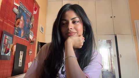 Snapshot of shirleendurrah chatting on April 22, 2026, 10:17 am Karin online show from April 22, 2026, 10:17 am