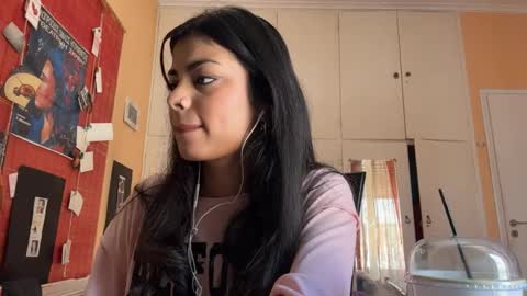 Snapshot of shirleendurrah chatting on May 12, 2026, 8:44 am Karin online show from May 12, 2026, 8:44 am
