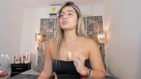 Snapshot of shofiavega chatting on September 17, 2025, 5:14 pm SHOFIA online show from September 17, 2025, 5:14 pm