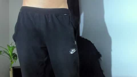 Snapshot of shooter_boy_ chatting on August 3, 2026, 4:00 pm Shooter online show from August 3, 2026, 4:00 pm