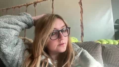 short sweetpea online show from March 2, 2025, 11:29 am