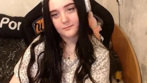 Snapshot of show_for_you chatting on October 7, 2025, 12:35 pm show_for_you online show from October 7, 2025, 12:35 pm