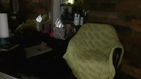 Snapshot of showingoff40 chatting on October 23, 2025, 8:35 am Red4040 online show from October 23, 2025, 8:35 am