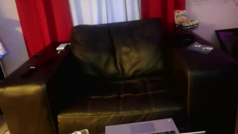 Snapshot of showingoff40 chatting on November 23, 2025, 11:43 am Red4040 online show from November 23, 2025, 11:43 am