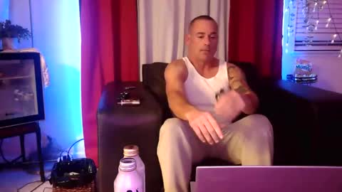 Snapshot of showingoff40 chatting on November 24, 2025, 3:50 am Red4040 online show from November 24, 2025, 3:50 am