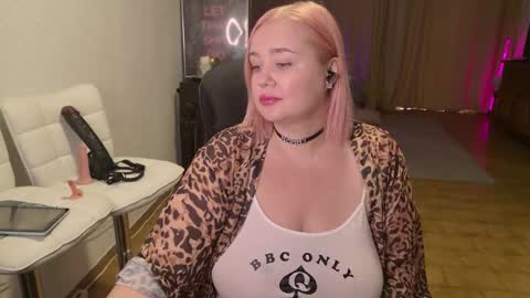 Snapshot of showmebbw chatting on November 23, 2025, 11:32 am Mimi online show from November 23, 2025, 11:32 am