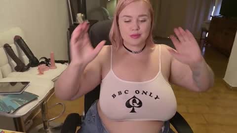 Snapshot of showmebbw chatting on November 29, 2025, 1:14 pm Mimi online show from November 29, 2025, 1:14 pm