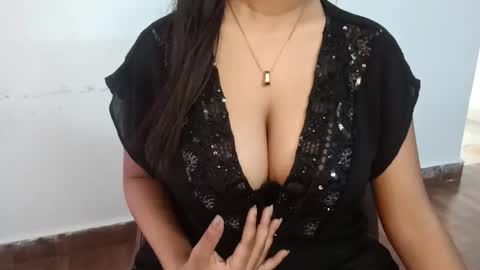 shreya_0 online show from March 9, 2026, 8:51 am