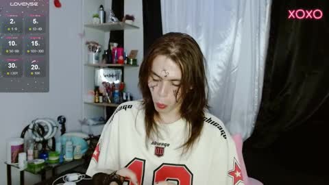 Snapshot of shun_sun chatting on December 6, 2024, 5:53 am Shun White online show from December 6, 2024, 5:53 am