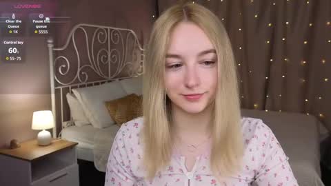 Snapshot of shy__polly chatting on May 9, 2026, 12:05 am Polly online show from May 9, 2026, 12:05 am