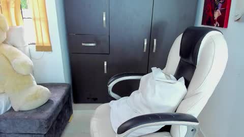 Nahomy online show from February 23, 2026, 9:45 pm