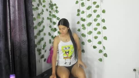 Snapshot of shy_brunnette chatting on May 23, 2026, 1:15 pm Canela online show from May 23, 2026, 1:15 pm