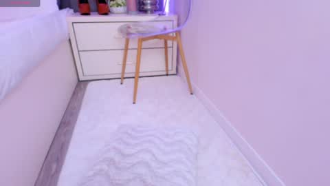 shy_eveline online show from April 7, 2026, 10:31 pm