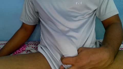 Snapshot of shy_eyes_ chatting on December 17, 2024, 8:34 am shyeyes online show from December 17, 2024, 8:34 am