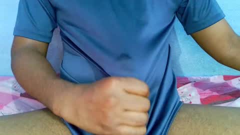 Snapshot of shy_eyes_ chatting on February 5, 2025, 2:29 am shyeyes online show from February 5, 2025, 2:29 am