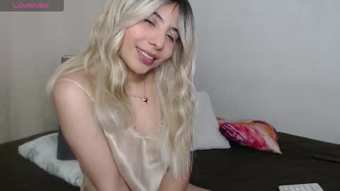 Snapshot of shy_kloe chatting on November 5, 2025, 12:54 am Kloe online show from November 5, 2025, 12:54 am