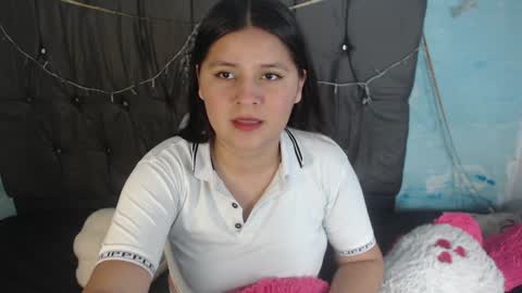Snapshot of shy_latingirl2 chatting on February 5, 2025, 12:17 pm Ana online show from February 5, 2025, 12:17 pm