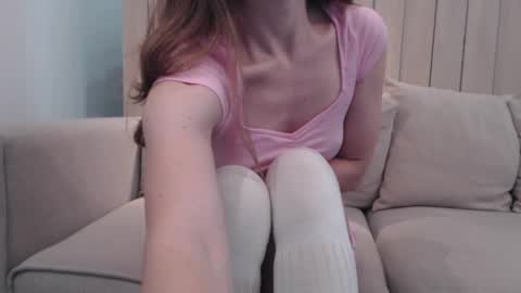 shy_schoolgirl_ online show from January 24, 2025, 12:31 pm
