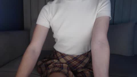 shy_schoolgirl_ online show from February 7, 2025, 11:55 pm
