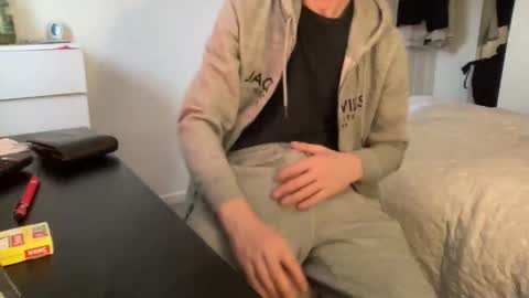 shyboy0533 online show from January 18, 2026, 11:14 am