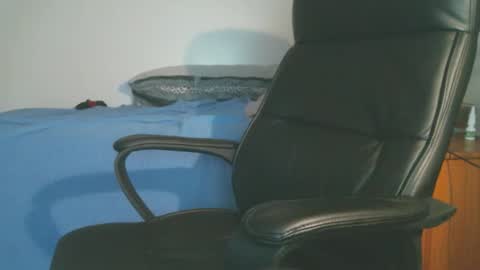 shyboyhugecum2020 online show from April 6, 2026, 3:04 am