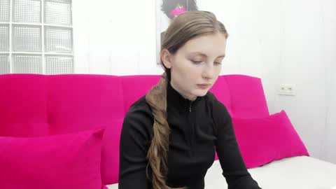 shyly_lisa online show from May 27, 2026, 1:57 am