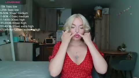 Snapshot of siberian_girl_ chatting on June 16, 2026, 8:28 am Eva online show from June 16, 2026, 8:28 am