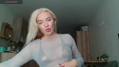 Snapshot of siberian_girl_ chatting on July 7, 2026, 5:21 am Eva online show from July 7, 2026, 5:21 am