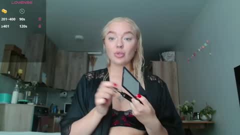 Snapshot of siberian_girl_ chatting on July 8, 2026, 5:01 am Eva online show from July 8, 2026, 5:01 am