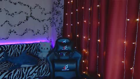 Snapshot of sidny_blush chatting on February 7, 2025, 1:36 am Sidny online show from February 7, 2025, 1:36 am