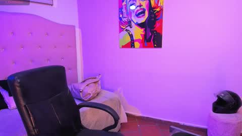 SIENNA  online show from March 12, 2026, 12:33 pm