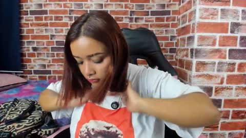 sienna_lux01 online show from March 11, 2026, 1:44 am