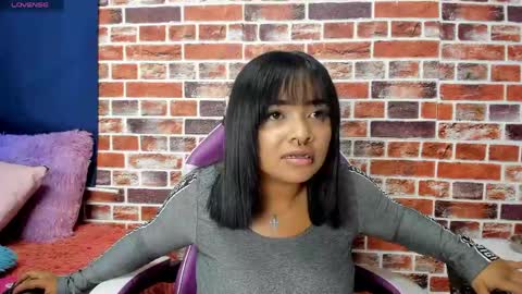 sienna_lux01 online show from May 12, 2026, 2:19 am
