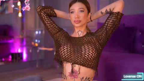 Sienna online show from October 25, 2025, 5:51 pm