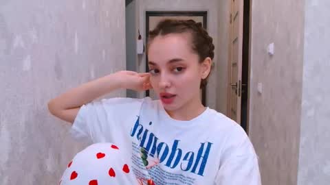 Snapshot of siennamia chatting on May 14, 2026, 1:07 pm Sienna Mia online show from May 14, 2026, 1:07 pm