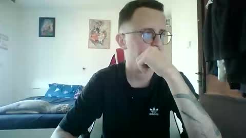 Snapshot of sigmask chatting on September 14, 2025, 2:38 pm Sigmask online show from September 14, 2025, 2:38 pm