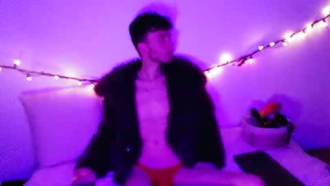 siiimon777 online show from April 1, 2026, 12:22 am